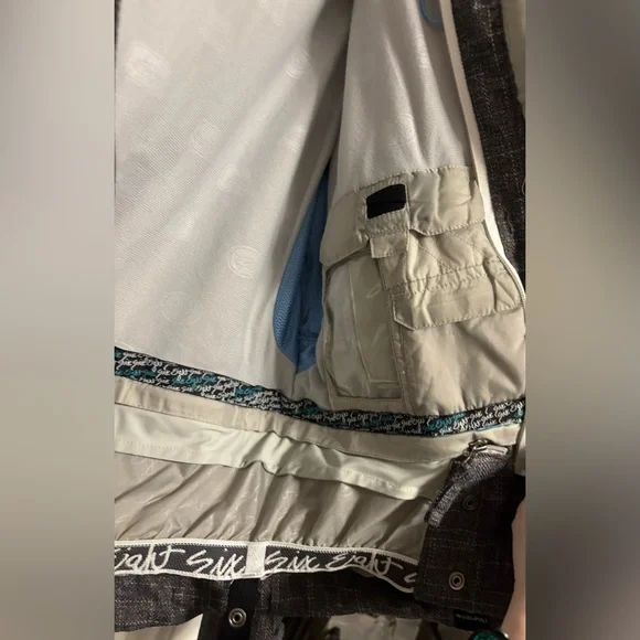 686 Women’s Snowboard Jacket – XS – Excellent Condition - Picture 10 of 17